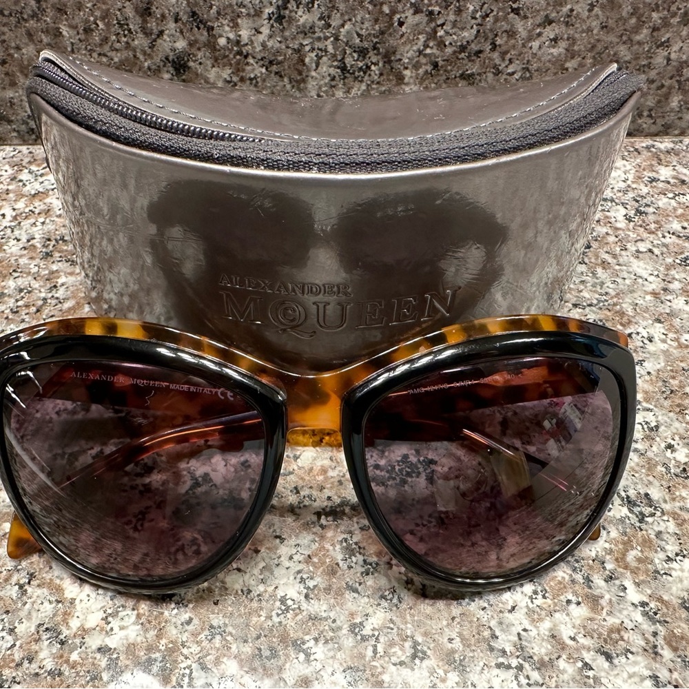 Alexander McQueen Sunglassess